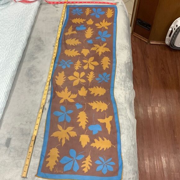 Vintage Vera Neuman falling leaves oblong scarf blue tan - Picture 1 of 4